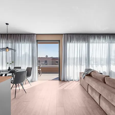 Quercus Village Penthouse With Jacuzzi