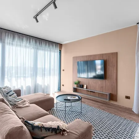 Quercus Village Penthouse With Jacuzzi