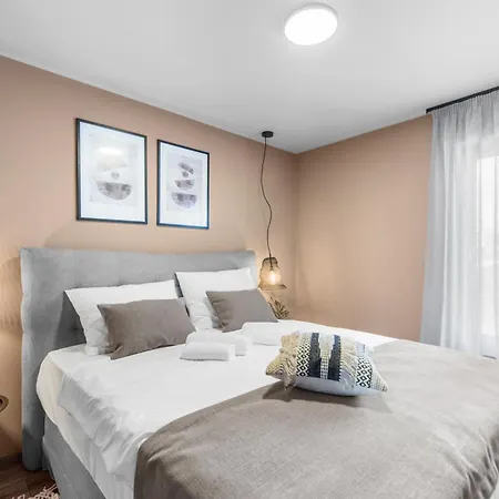 Quercus Village Penthouse With Jacuzzi Apartment *