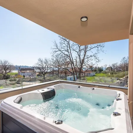 アパート Quercus Village Penthouse With Jacuzzi