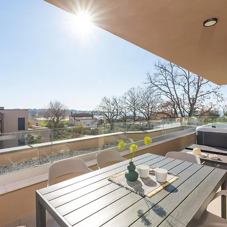 Апартаменты Quercus Village Penthouse With Jacuzzi *