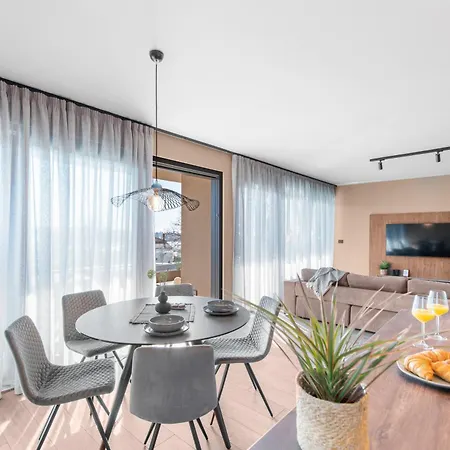 Quercus Village Penthouse With Jacuzzi Apartment *