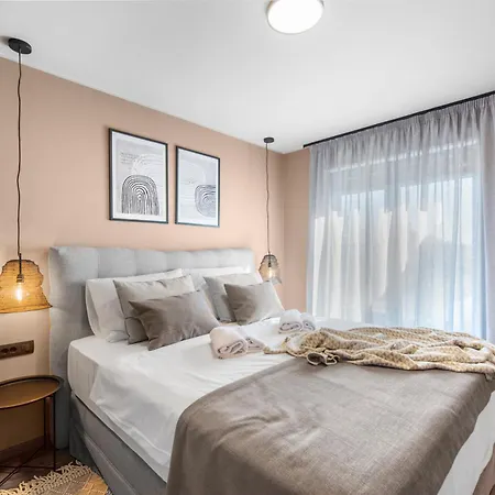 Quercus Village Penthouse With Jacuzzi Appartamento