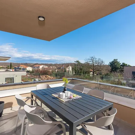 Quercus Village Penthouse With Jacuzzi * Novigrad Istria