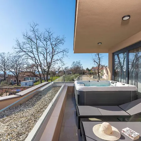 Quercus Village Penthouse With Jacuzzi Apartment Novigrad (Istria)