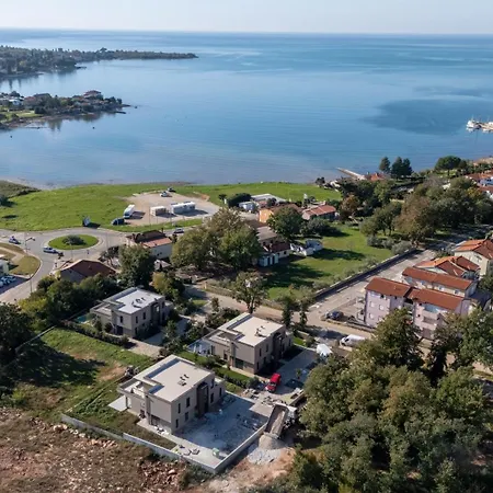 Quercus Village Penthouse With Jacuzzi شقة Novigrad Istria