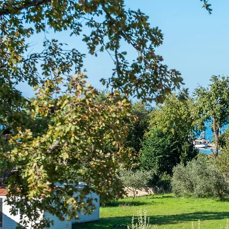 Quercus Village Penthouse With Jacuzzi