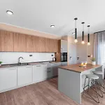 Quercus Village Penthouse With Jacuzzi דירה *