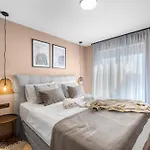 Quercus Village Penthouse With Jacuzzi דירה