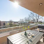 דירה Quercus Village Penthouse With Jacuzzi *