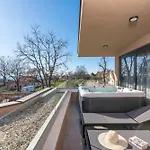 Quercus Village Penthouse With Jacuzzi דירה Novigrad Istria